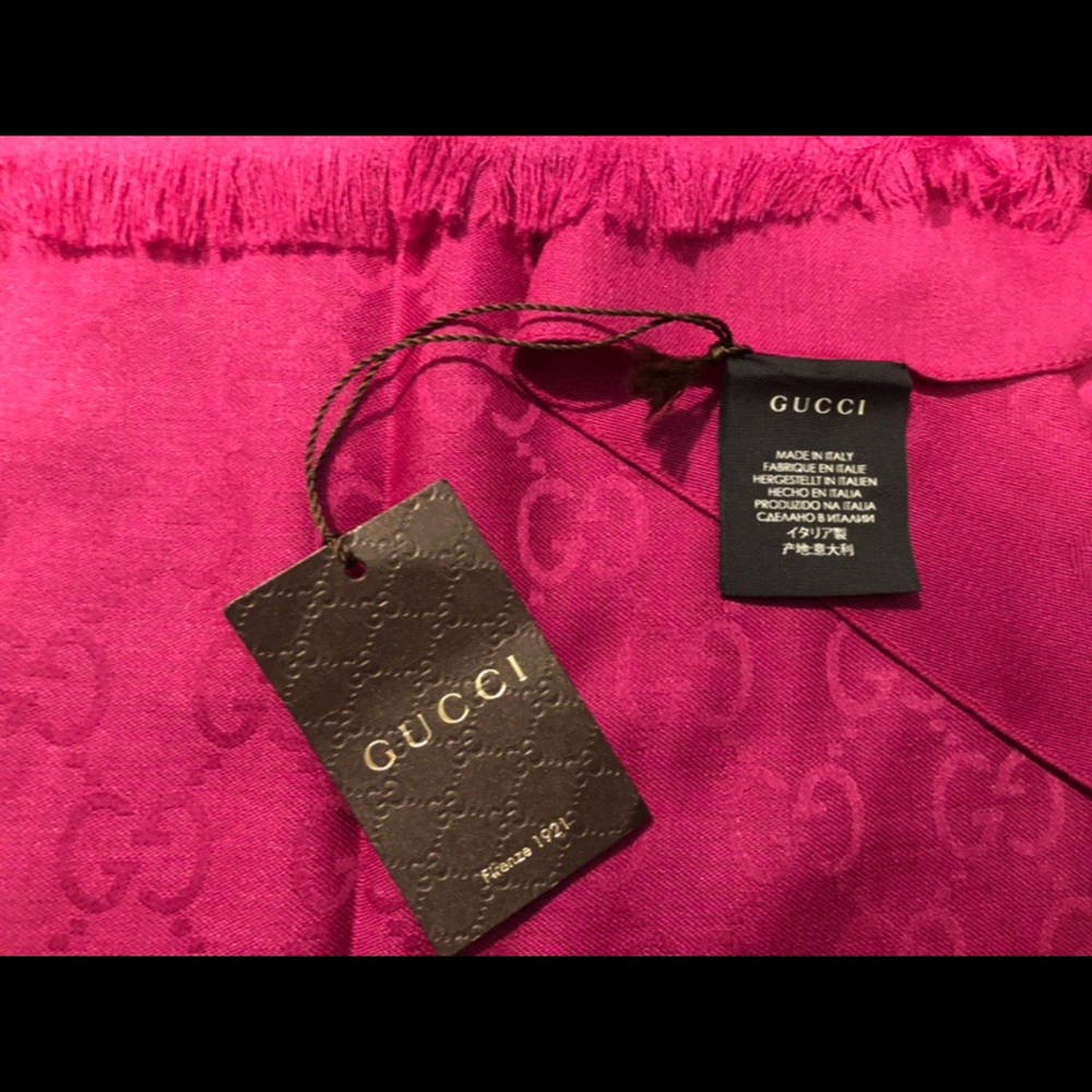 NWT authentic Gucci Scarf